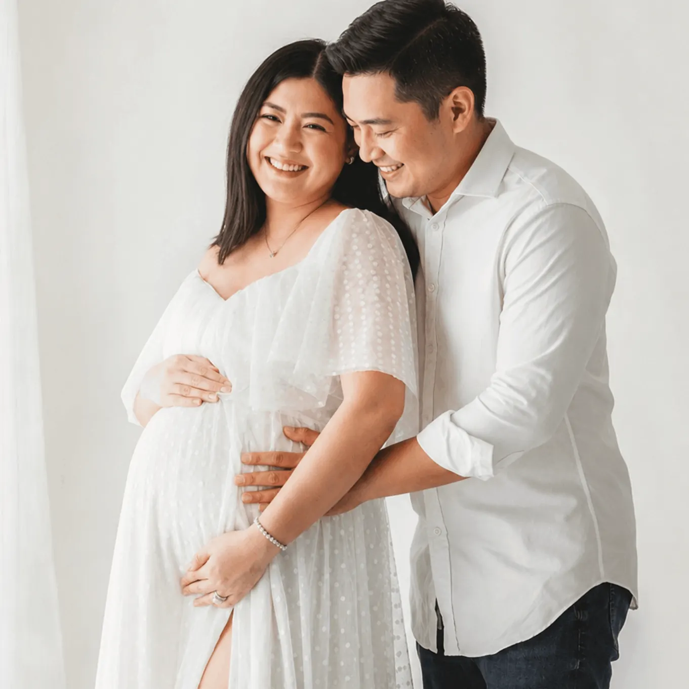 Outdoor maternity photoshoot